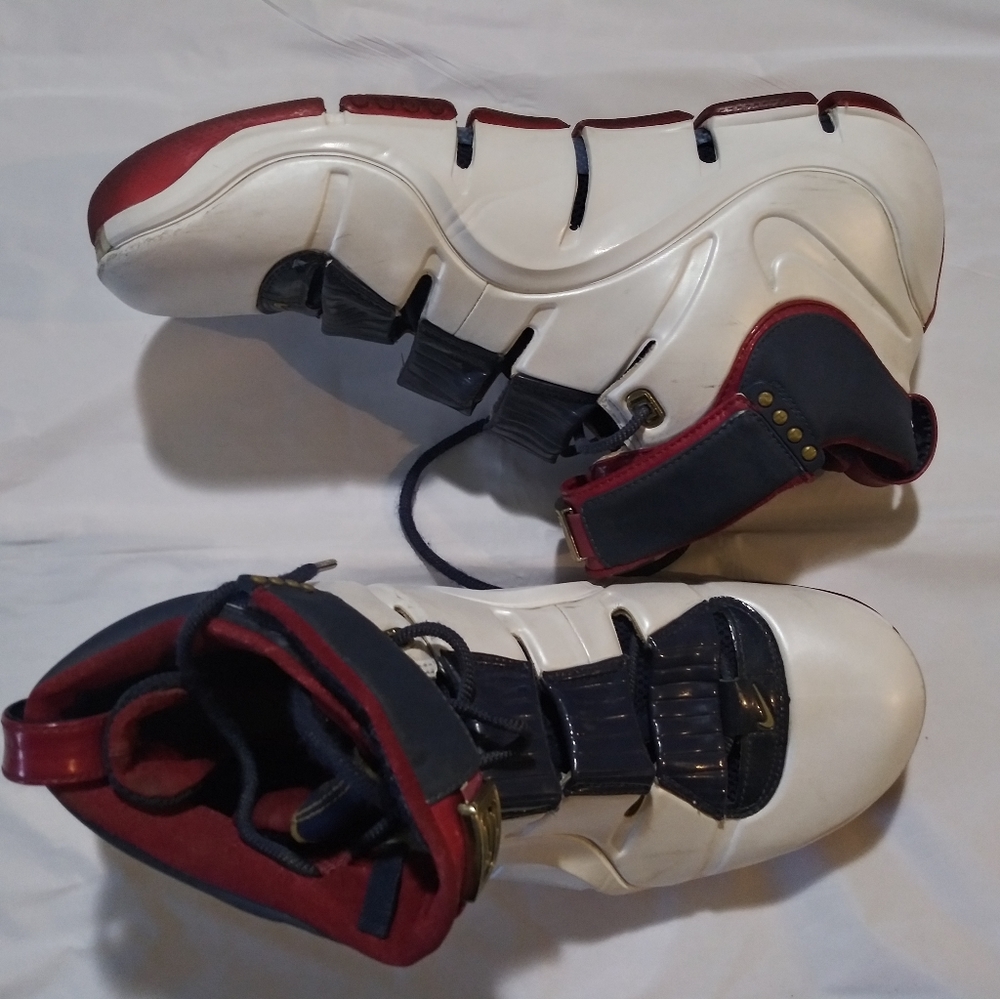 Nike Lebron 4 "Playoffs". WHITE/VARSITY CRIMSON-MIDNIGHT NAVY-METALLIC GOLD